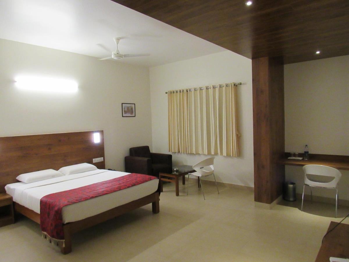 Hotel Palguni Residency Hassan Esterno foto