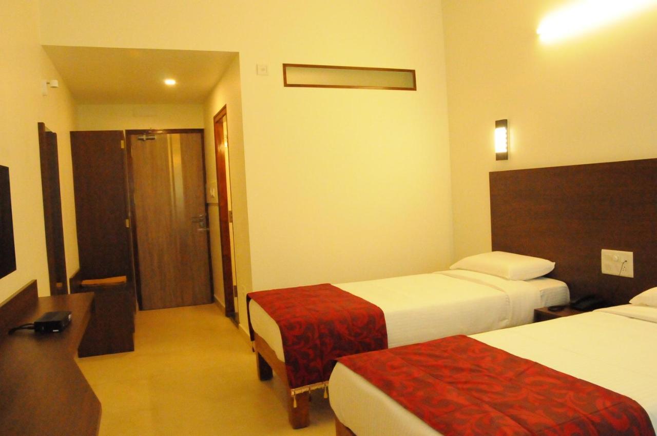 Hotel Palguni Residency Hassan Esterno foto