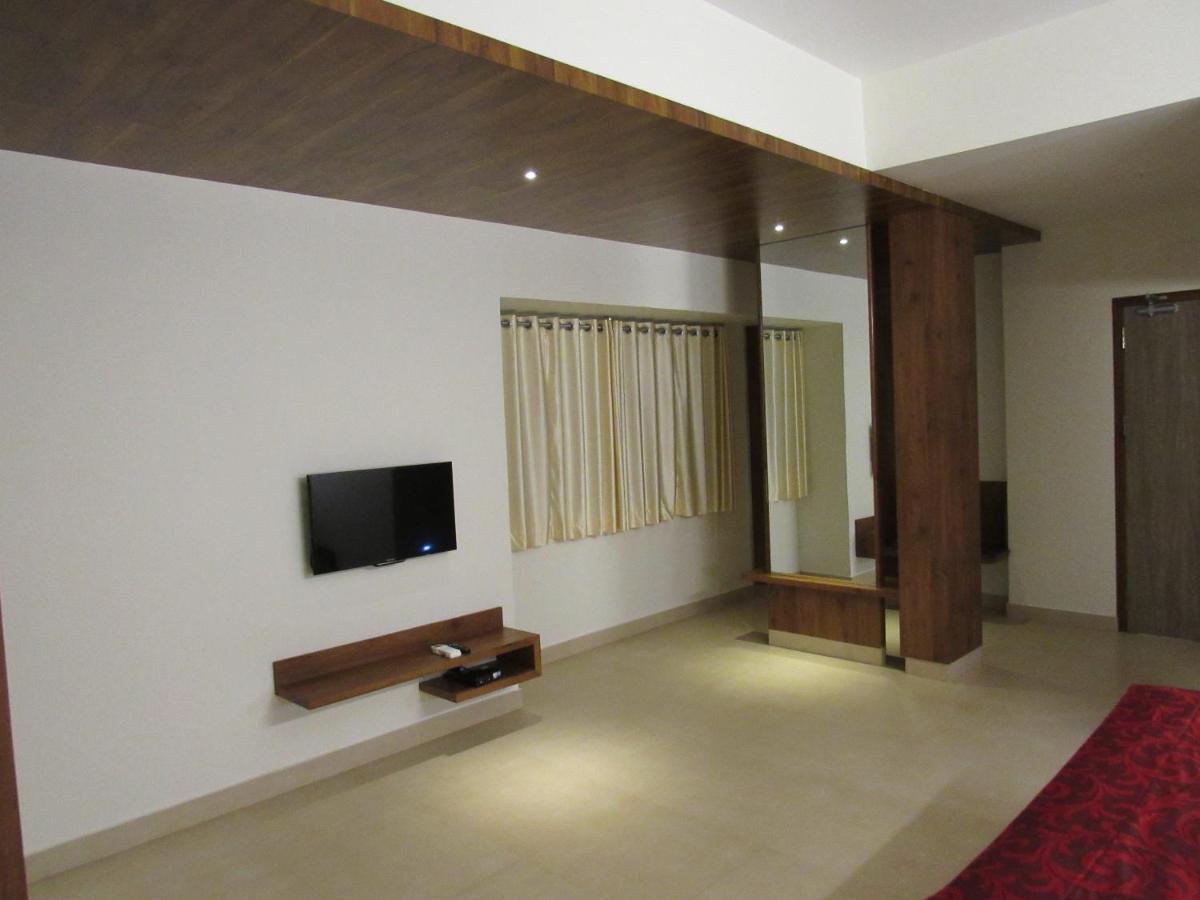 Hotel Palguni Residency Hassan Esterno foto