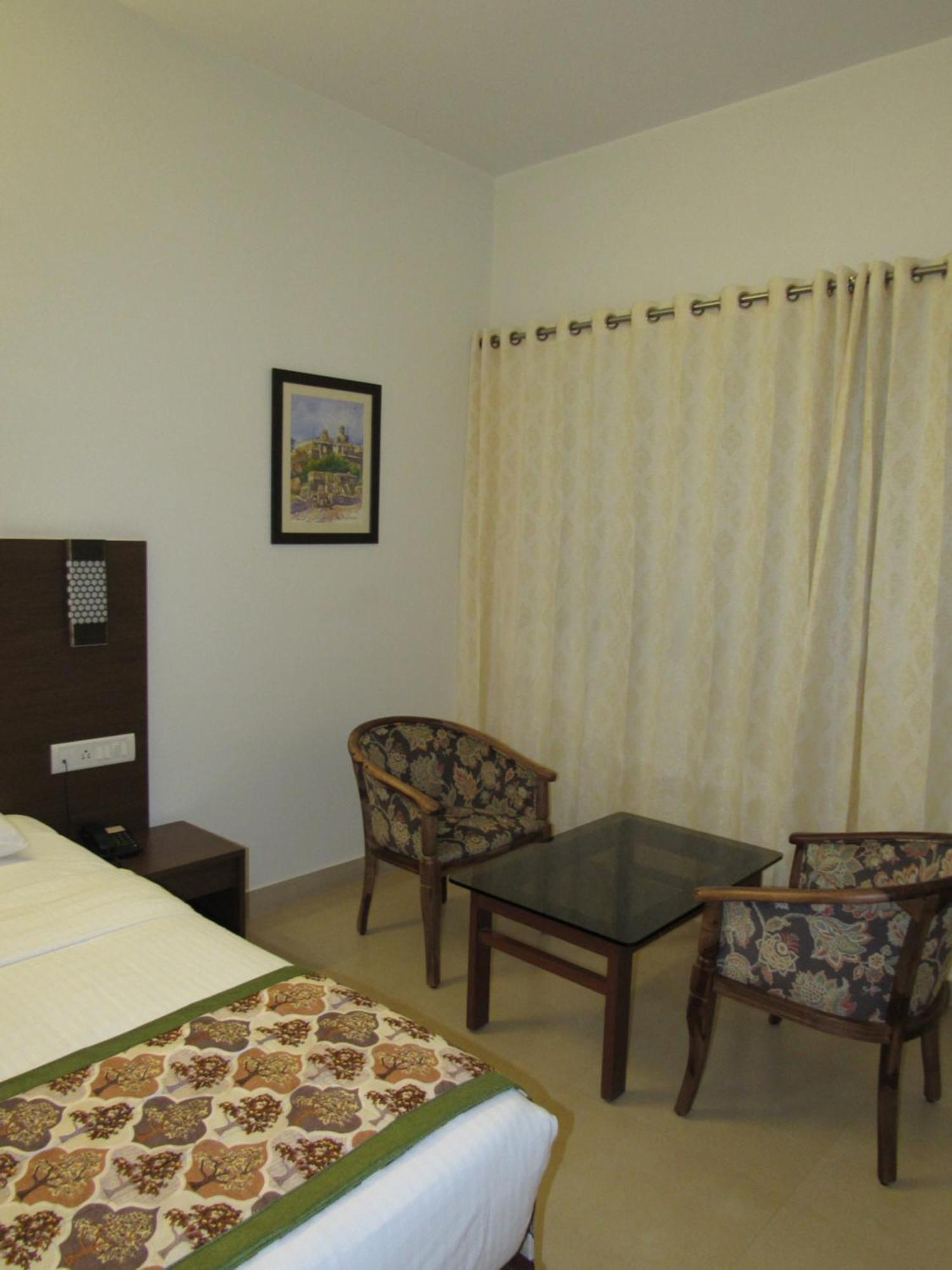 Hotel Palguni Residency Hassan Esterno foto