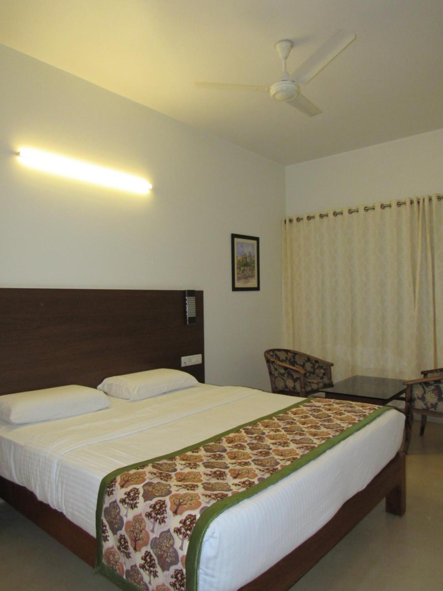 Hotel Palguni Residency Hassan Esterno foto