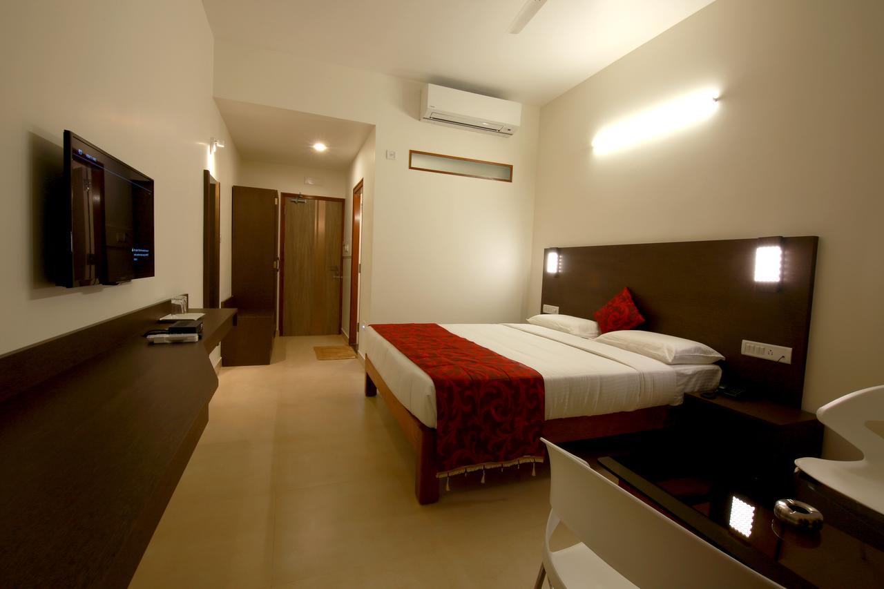 Hotel Palguni Residency Hassan Esterno foto